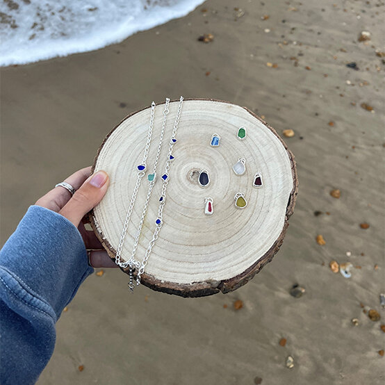 artisan-lexi-parkin-sea-glass-jewellery.jpg?sw=554&q=85