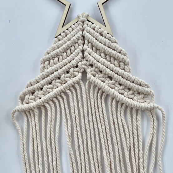 idea%5Fmacrame%2Dchristmas%2Dtrees%5Fstep12.jpg?sw=554&q=85