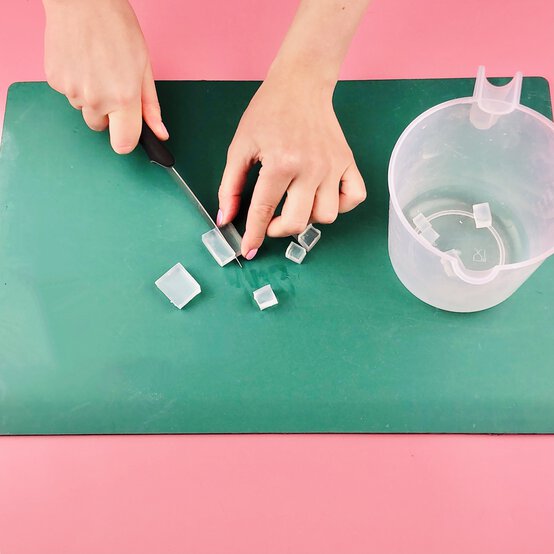 how-to-make-tartan-soap-step1.jpg?sw=554&q=85