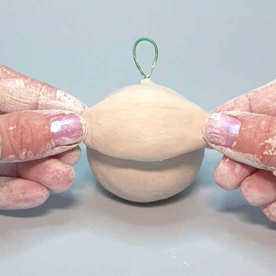 idea%5Fnovelty%2Dchristmas%2Ddecorations%2Dfrog%5Fstep%2D46.jpg?sw=554&q=85