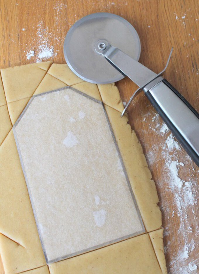 How to Make Gift Tag Biscuits Hobbycraft