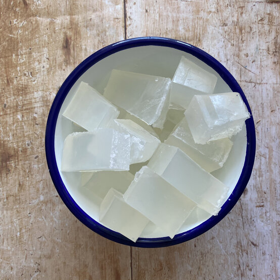 floral-botanical-soap_step1_2.jpg?sw=554&q=85