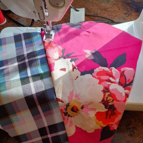 how_to_make_a_flower_floor_cushion_4c.jpg?sw=554&q=85