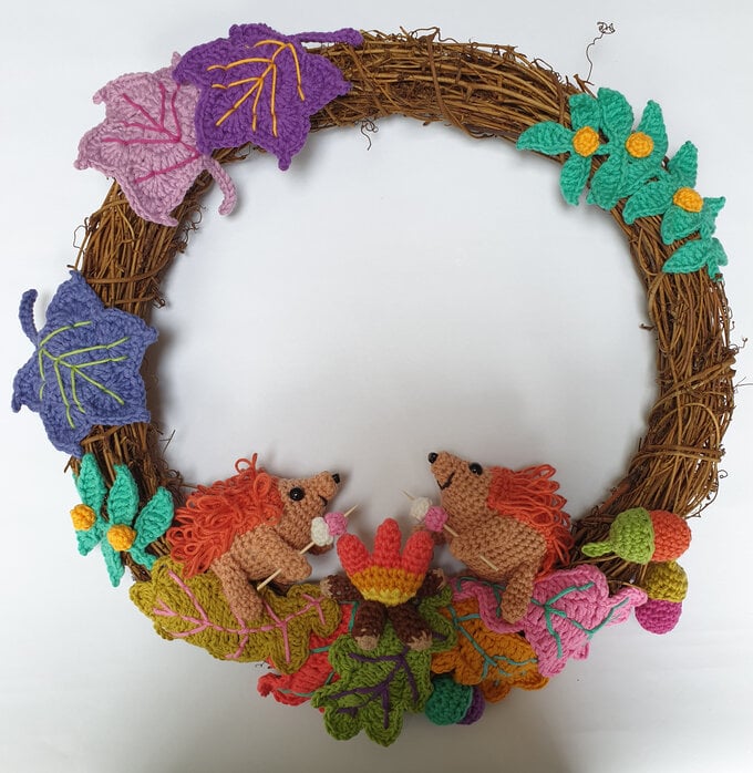 how-to-crochet-an-autumn-wreath-construction-5.jpg?sw=680&q=85