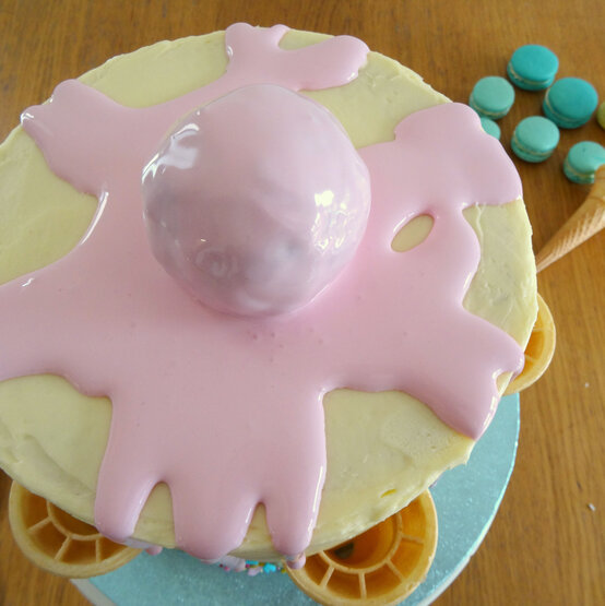 funfetti-ice-cream-cake_step11_3.jpg?sw=554&q=85