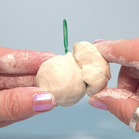 idea%5Fnovelty%2Dchristmas%2Ddecorations%2Dfrog%5Fstep%2D52.jpg?sw=554&q=85