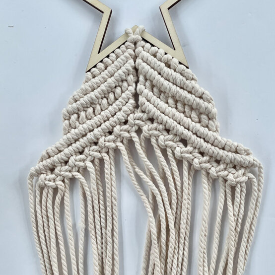 idea%5Fmacrame%2Dchristmas%2Dtrees%5Fstep11.jpg?sw=554&q=85