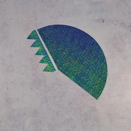 how_to_make_dinosaura_party_hats_craft_activities_step1a.jpg?sw=554&q=85