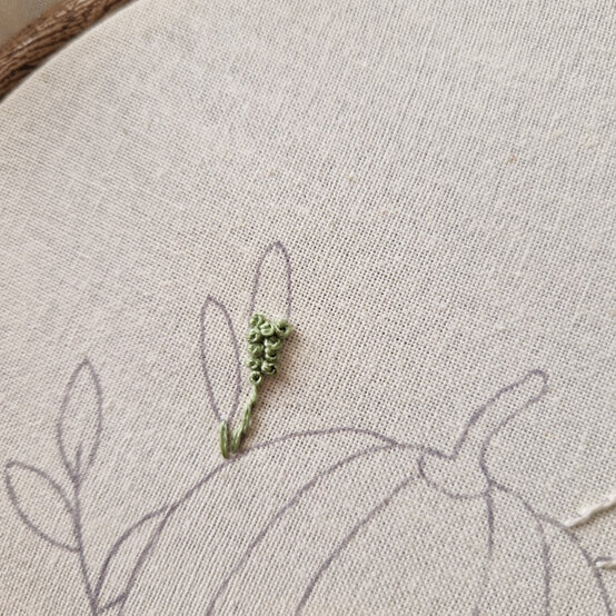 idea%5Fautumn%2Dembroidery%2Dprojects%2Dto%2Dtry%2Dhoop%5Fstep%2D24.jpg?sw=554&q=85