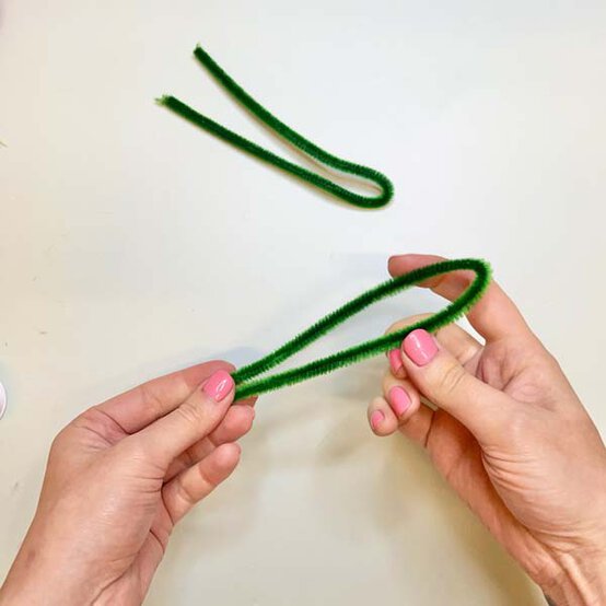 ideas%5Fhow%2Dto%2Dmake%2Dpipe%2Dcleaner%2Dand%2Dfelt%2Dflowers%5Ftulip%5F5.jpg?sw=554&q=85