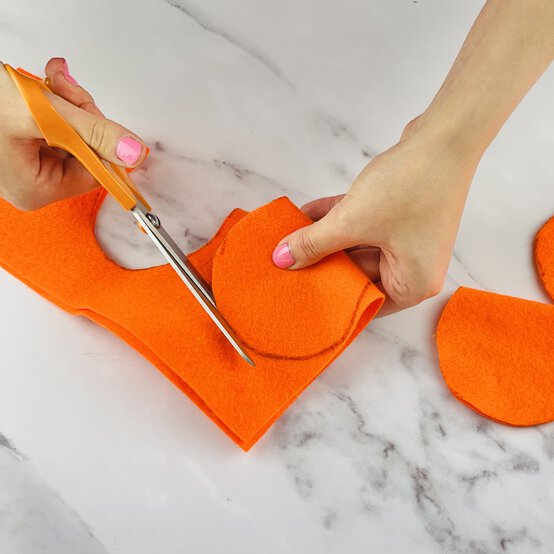 Felt-Pumpkin-5.jpg?sw=554&q=85