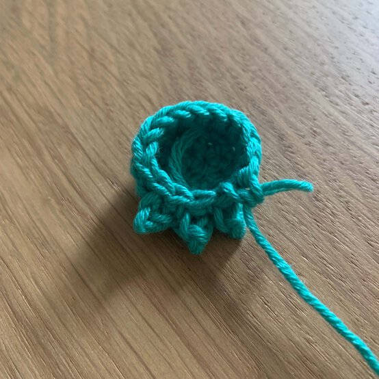 Idea_how-to-crochet-amigurumi-safari-animals_crocodile_step2b.jpg?sw=554&q=85