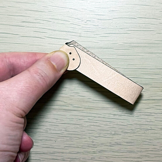 idea_glowforge-how-to-make-personalised-keyrings-name_step8.jpg?sw=554&q=85