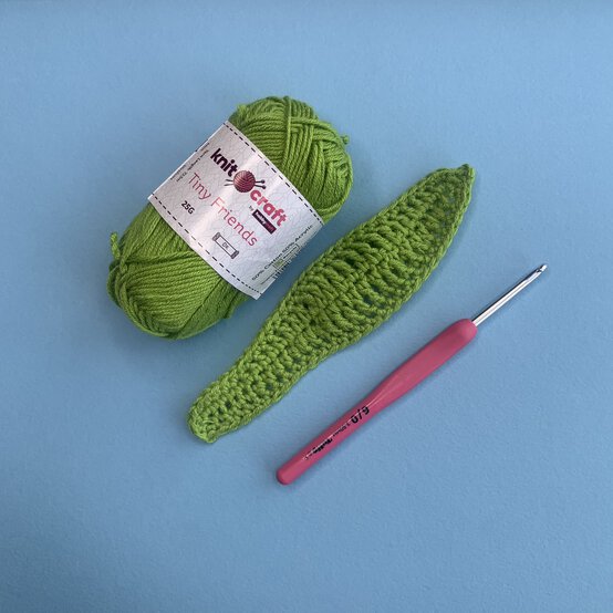 How-to-Crochet-Flowers_Tulip%20leaf.JPEG?sw=554&q=85