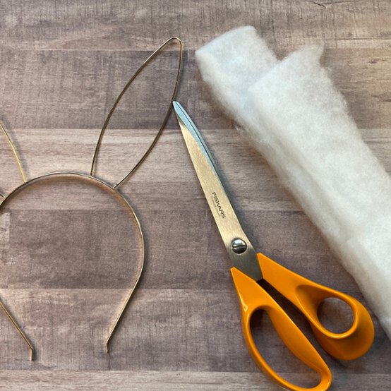 Idea_how-to-make-a-floral-bunny-headband_step2.jpg?sw=554&q=85