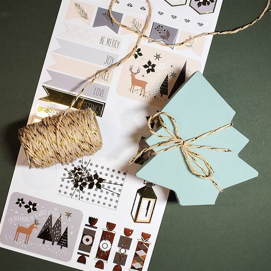 christmas-gift-boxes_step2.jpg?sw=554&q=85