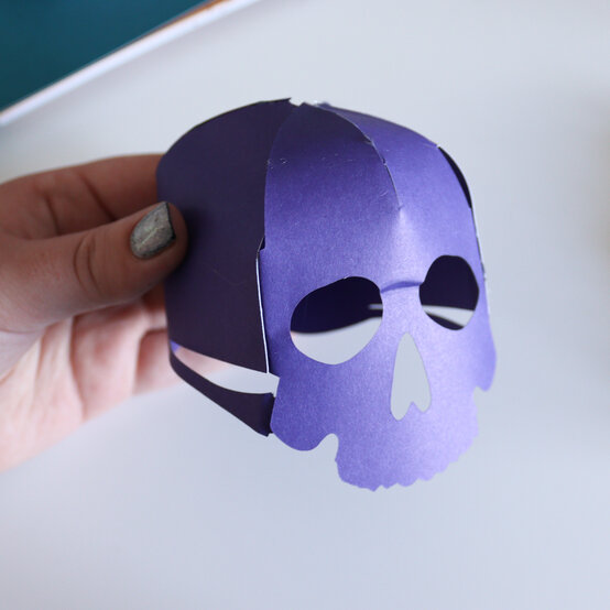 halloween-garland-step-4.jpg?sw=554&q=85