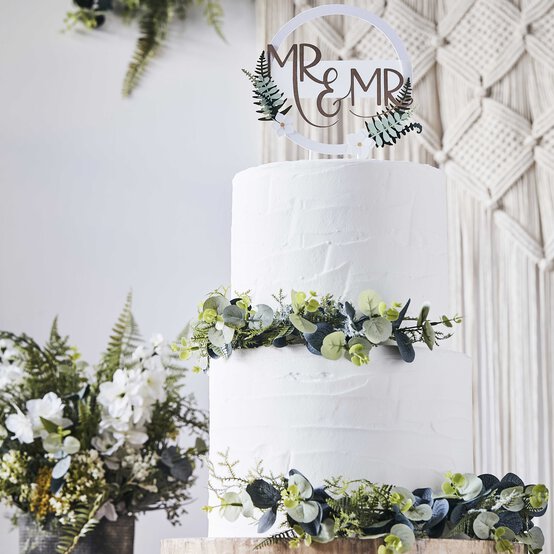 how-to-make-a-wedding-cake-garland_hero.jpg?sw=554&q=85