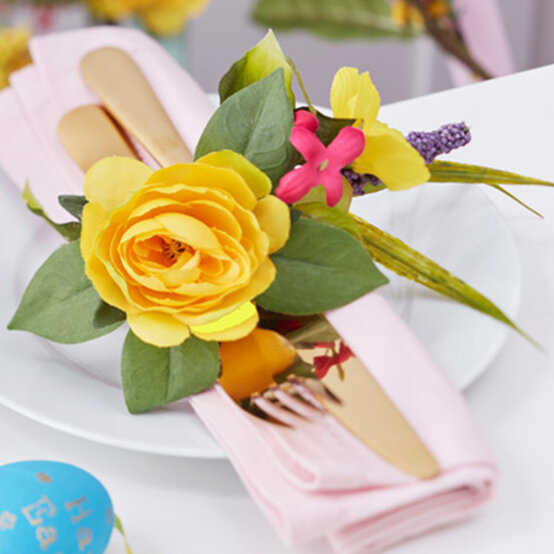 floral-napkin-rings.jpg?sw=554&q=85