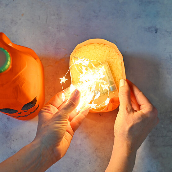 milk-bottle-lanterns-step-4_4.jpg?sw=554&q=85