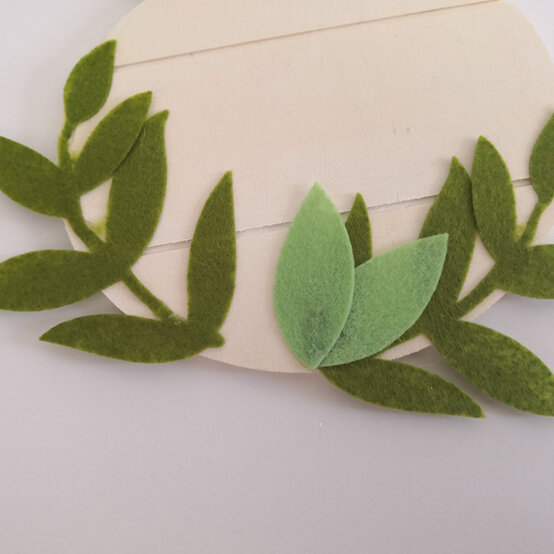 ideas%5Ftwo%2Deasy%2Dspring%2Dprojects%2Dusing%2Dfelt%2Dflowers%5Fbunny%2D2.jpg?sw=554&q=85