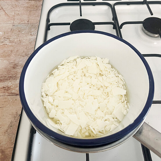 how-to-make-candles_jar-step-1.jpg?sw=554&q=85