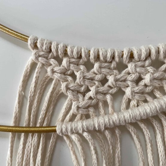 Idea_how-to-make-a-christmas-macrame-wreath_step8a.jpg?sw=554&q=85
