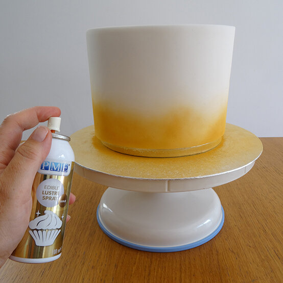 xmas-baking-lucy-gold-cake2.jpg?sw=554&q=85