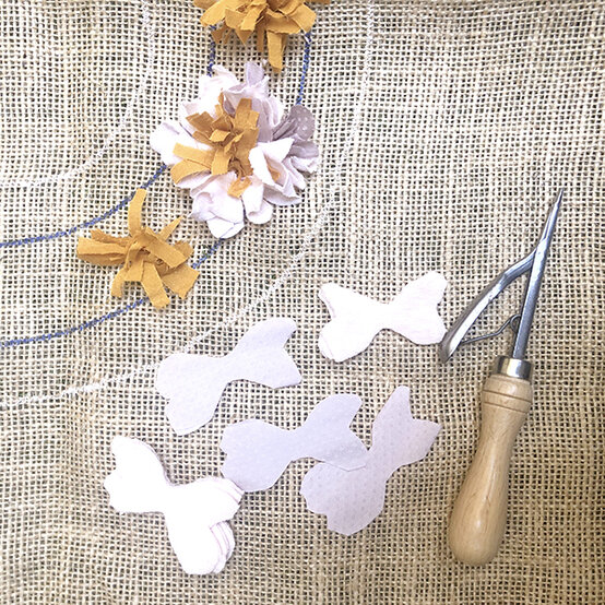 how_to_make_rag_rug_wreath_11.jpg?sw=554&q=85