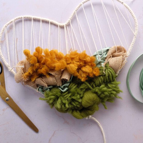 Idea_how-to-make-a-woven-heart-wreath_step13.jpg?sw=554&q=85