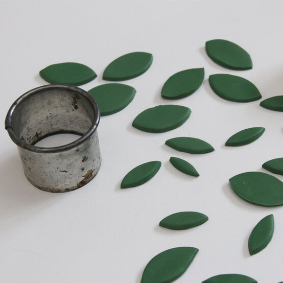 idea_how-to-make-a-fimo-clay-photo-frame_step8b.jpg?sw=554&q=85