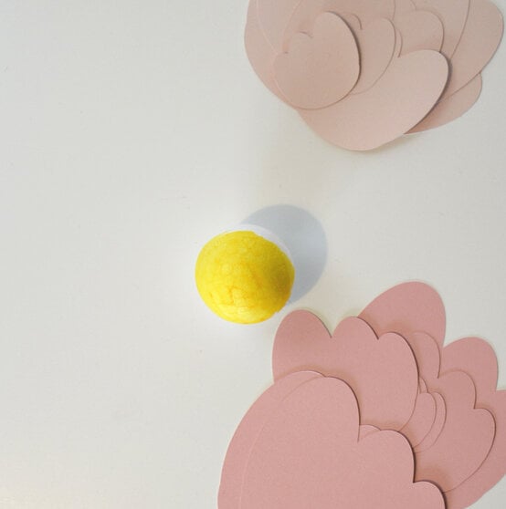 cricut_how_to_create_a_floral_bunny_wreath_step8_2.jpg?sw=554&q=85