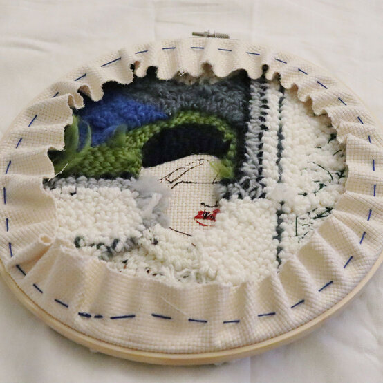 winterpunchneedle_step23_2.jpg?sw=554&q=85