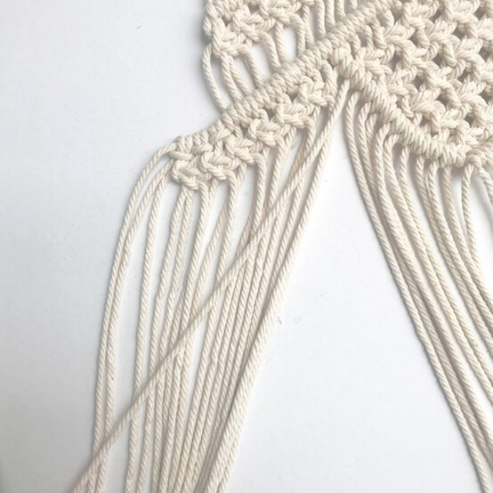 idea_macrame-large-christmas-tree_step38.jpg?sw=554&q=85