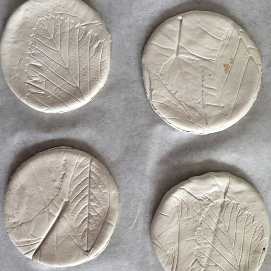 kids-art-activities-autumn-4.jpg?sw=554&q=85