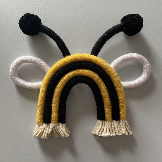Macrame%20Bumble%20Bee.%20Step%204.jpeg?sw=554&q=85