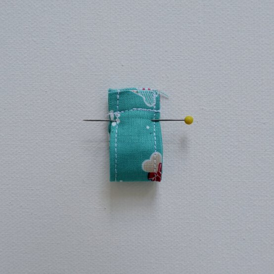 how_to_sew_a_dog_bow_tie_step%209.jpeg?sw=554&q=85