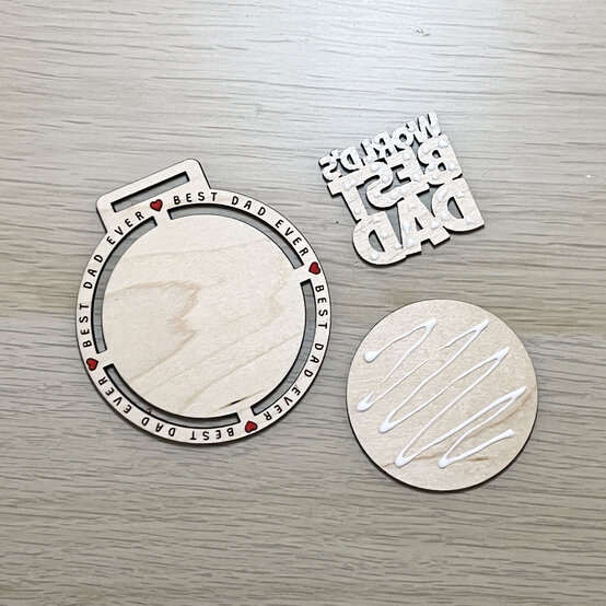 Idea_glowforge-how-to-make-a-personalised-medal_step13.JPG?sw=554&q=85