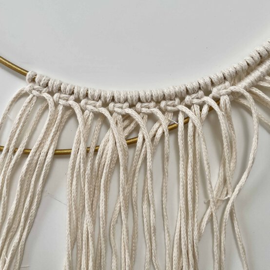 Idea_how-to-make-a-christmas-macrame-wreath_step4.jpg?sw=554&q=85