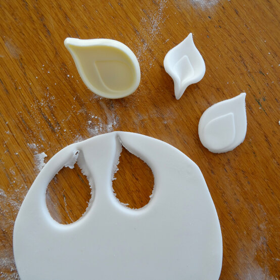 unicorn-cupcakes_step3.jpg?sw=554&q=85