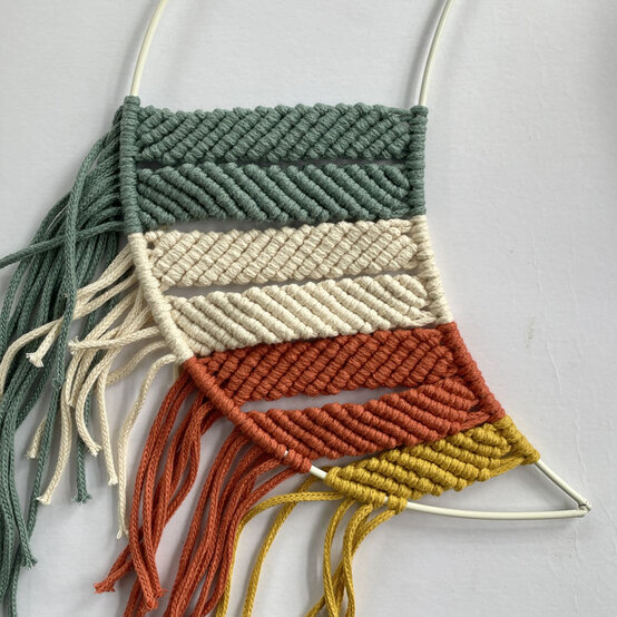 How%2Dto%2DMake%2Da%2DMacrame%2DFrame%5Fmoon%2Dstep12.jpg?sw=554&q=85