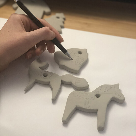 600x600_clay_christmas_decorations_8.jpg?sw=554&q=85