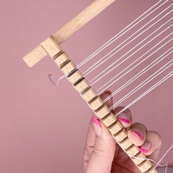 Learn_to_weave_Warp_2.jpeg?sw=554&q=85