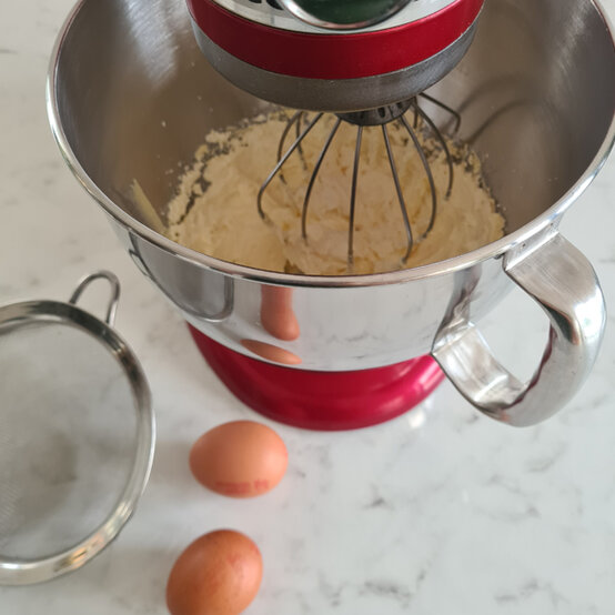 idea%5Fpastel%2Deaster%2Dcupcakes%5Fstep1a.jpg?sw=554&q=85