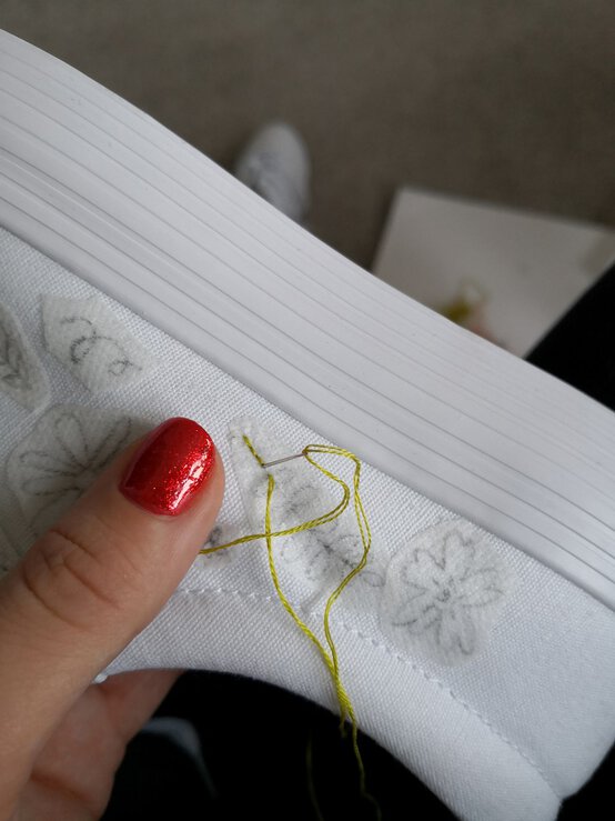 embroidered_shoe_4.jpg?sw=554&q=85