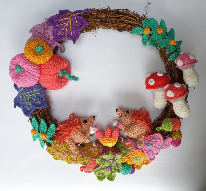 how-to-crochet-an-autumn-wreath-construction-7.jpg?sw=680&q=85