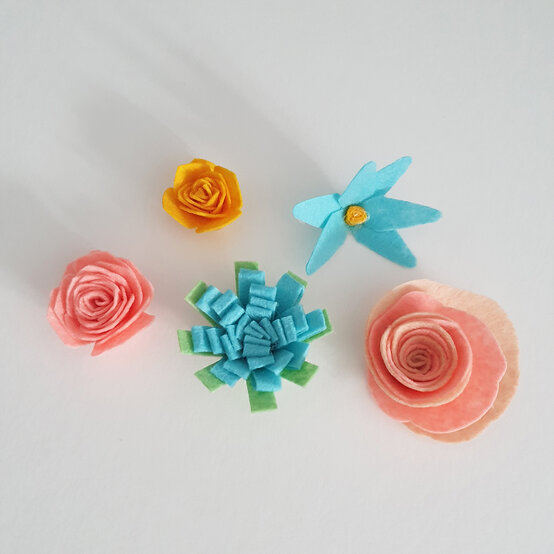 cricut-how-to-make-a-floral-headband-step4.jpg?sw=554&q=85