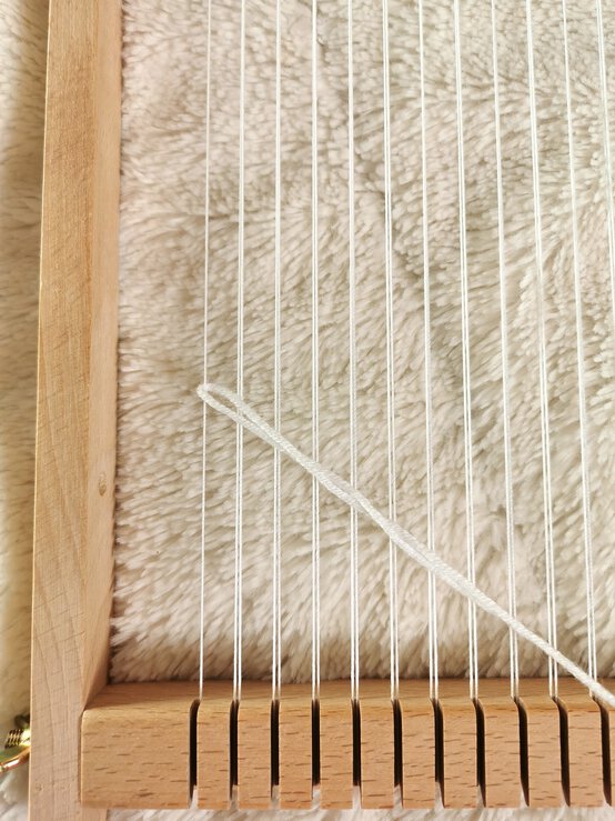 christmassceneweaving_step-3.jpg?sw=554&q=85