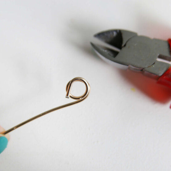 fimo-place-name-holder-step-3_2.jpg?sw=554&q=85