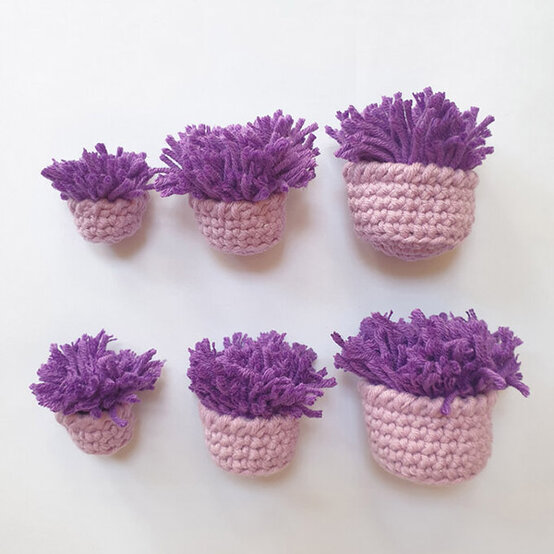 how_to_crochet_an_under_the_sea_wreath_hero_anemones.jpg?sw=554&q=85